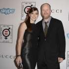 Alyson posant avec Joss Whedon