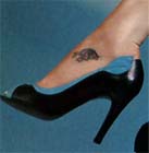 Tatouage de tortue  l'extrieur du pied gauche