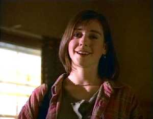 Gros plan de Cassie souriante