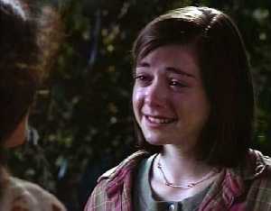Cassie continue de pleurer mais ce n'est plus de la tristesse mais de l'émotion