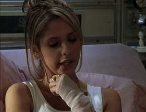 Tenue Buffy Deuxième nuit à l'hôpital (3)