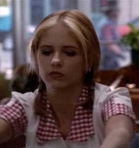 Tenue Buffy A la cafétéria  (2)