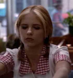 Tenue Buffy A la cafétéria (2)
