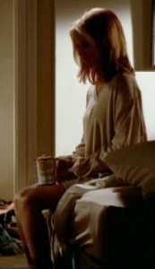 Tenue Buffy Dans sa chambre le matin du second jour (1)