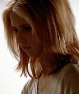 Tenue Buffy Dans sa chambre le matin du second jour (4)